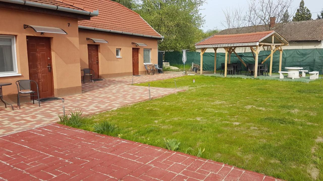Angyal Apartman Cserkeszolo Exterior photo