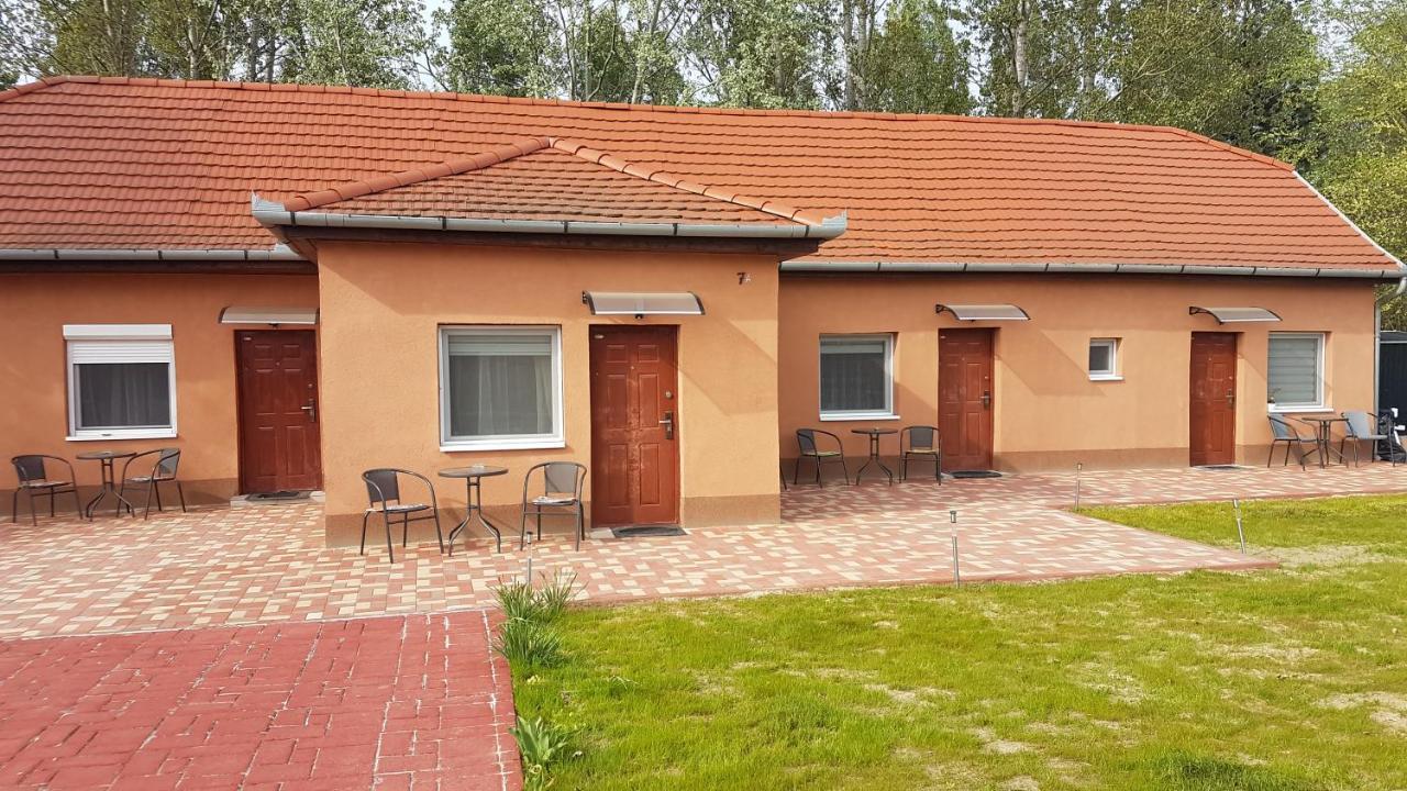 Angyal Apartman Cserkeszolo Exterior photo