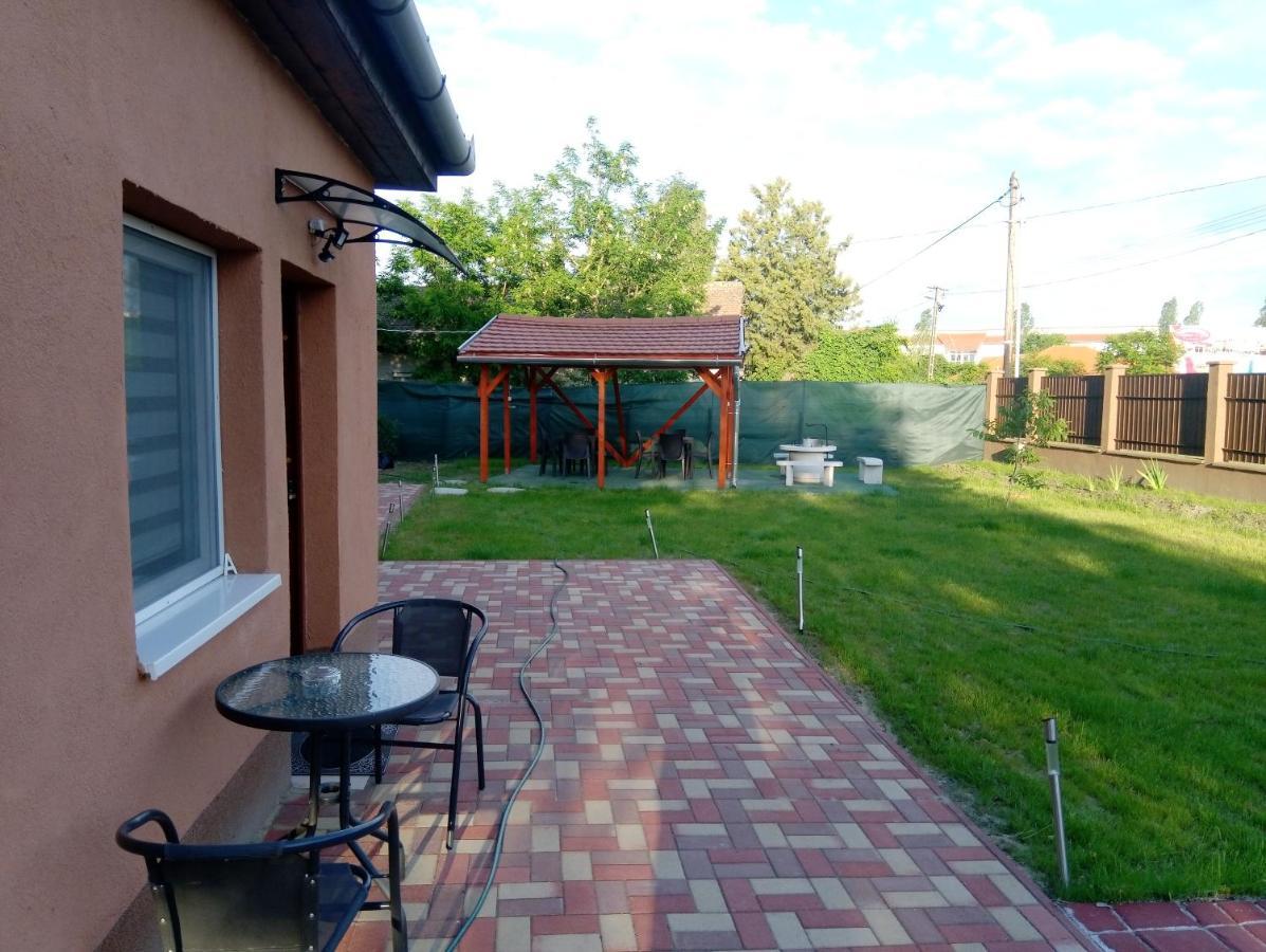 Angyal Apartman Cserkeszolo Exterior photo